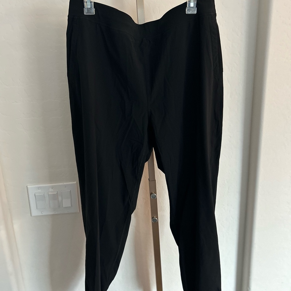 Lululemon Women’s Black Jogger Pants Size 14 Athleisure - Picture 4 of 9
